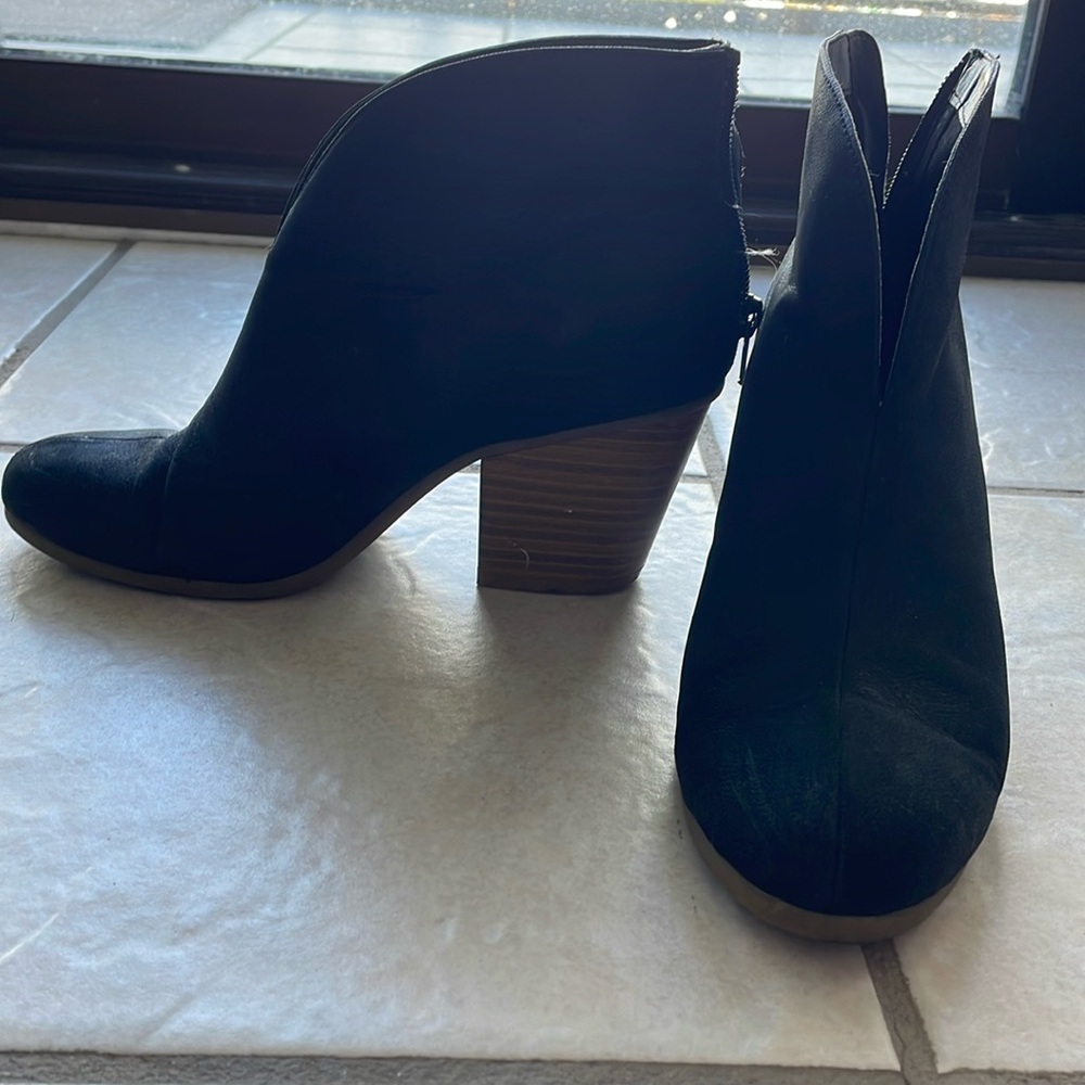 Excellent used condition! These are so comfy!